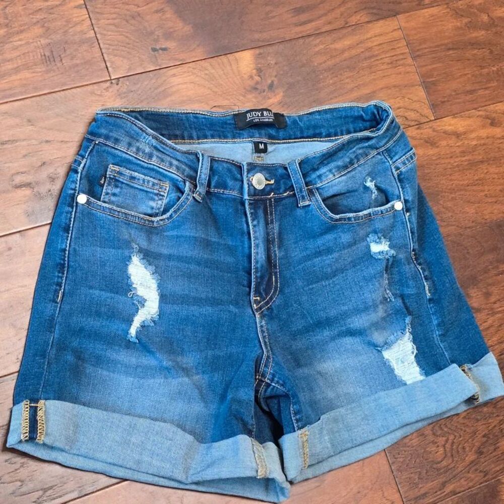 Judy Blue Size medium stretch medium wash distressed shorts, size medium.
